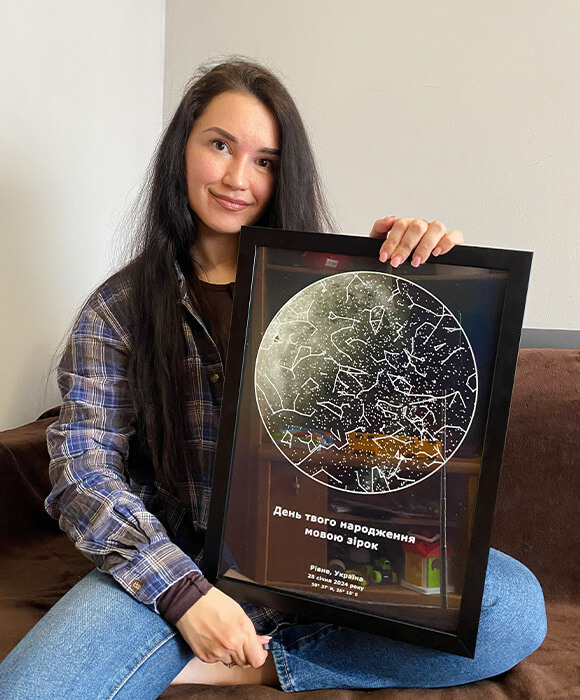 Світіння люмінесцентної картини SkyPrint у темряві.